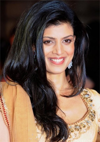 Cant compare Bollywood with foreign cinema: Tena Desae