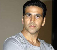 Akshay visits shrine in Muscat