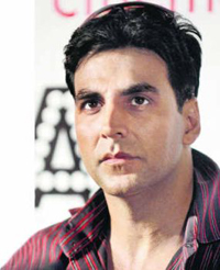 Akshay gets emotional after holding newborn daughter