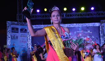 Raipur schoolteacher wins Mrs.India World Wide title