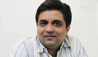 Swanand Kirkire debuts in Bengali cinema