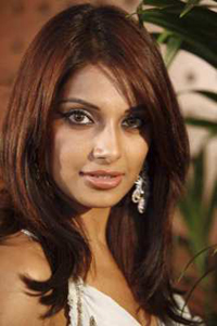 Bipasha takes week off for recovery