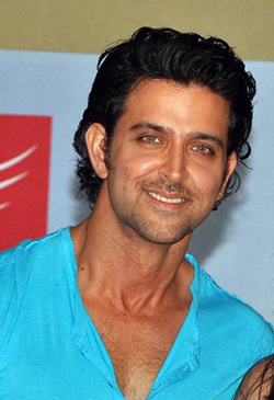 Hrithik puts off flight for English Vinglish screening