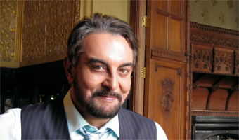 Smoking warning during movie will distract: Kabir Bedi