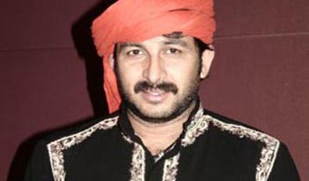 Manoj Tiwari breaks down on TV