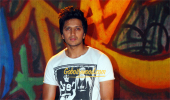 Actor Riteish completes a decade, turns producer