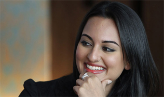 Sonakshi to shoot retro item song for Himmatwala remake