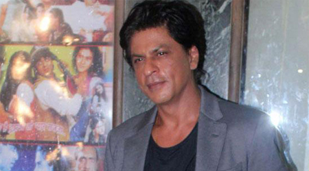 Got late because was ill, SRK tells fans