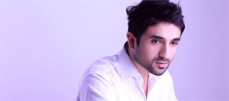 Vir Das on bed rest, but continues work