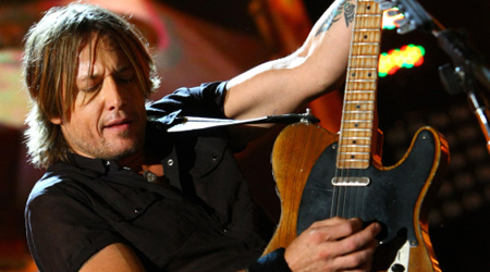 Keith Urban flaunts new Nicole tattoo
