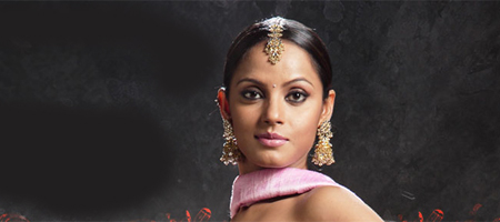 Neetu Chandra practicing Kathak for theatre debut