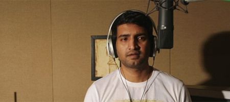 Santhanam turns singer 