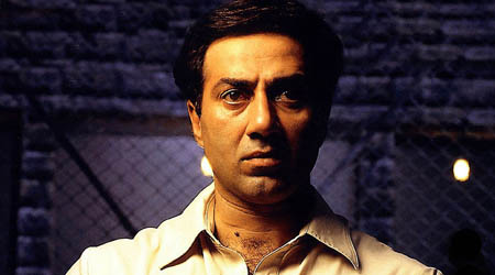 Sunny Deol hunting for good subject for sons launch