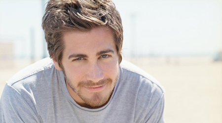 Jake Gyllenhall makes first appearance after injury