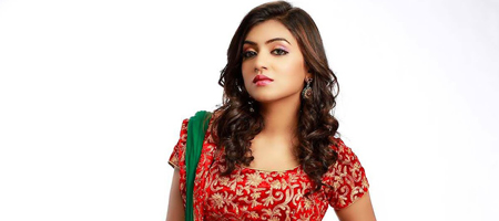 Nazriya turns singer 