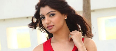 Akansha Puri to enter Malayalam films
