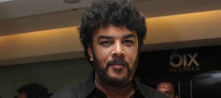 Sundar C creates a palace set for his film