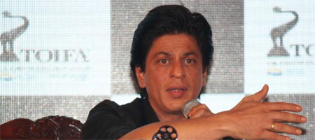 SRK loves eating on flight