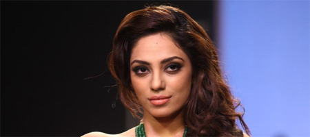 Miss India Earth 2013 promotes safe drinking water