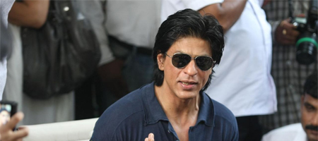 SRK invites media for his birthday