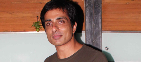 Sonu Sood keeps Happy New Year team fit