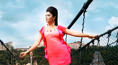Divyanka, Pooja go glam for Telly Calendar 2014