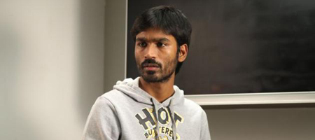 Dhanush sings Kolavery for fans 