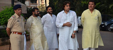 Bollywood celebs in tears at Farooque Sheikhs funeral