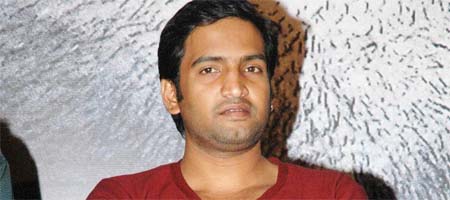 Santhanam to debut in Malayalam 