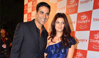 Akshay gets standing ovation from wife Twinkle