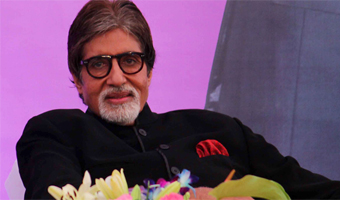 While holding national flag, Big B choked with emotions