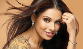 Dubbing takes away real emotion: Bipasha