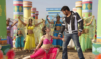 A 'mummy item' in 'Himmatwala'!