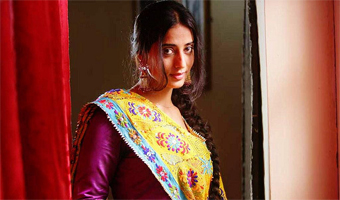 Mahie Gill shoots item number for Bullet Raja