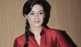 Double role getting hectic for Rati Pandey