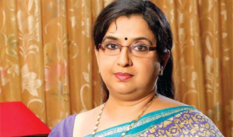 Ambika turns director for Nizhal