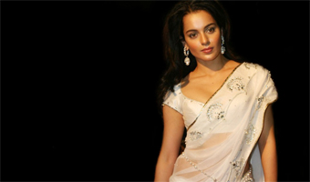 Ekta will slowly open her cards: Kangna