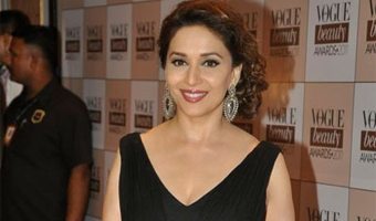 Madhuri congratulates Birju Maharaj 