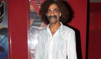 Making Rs.100 crore films not my ambition: Makarand Deshpande