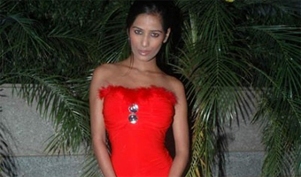 Poonam Pandey endorses quirky web campaign