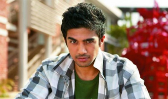 Saqib Saleem drives Maruti to promote his film 