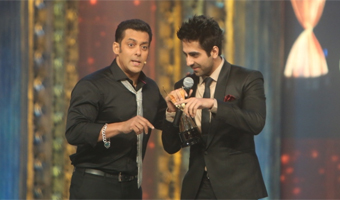 Salman takes singing lessons from Ayushmann 