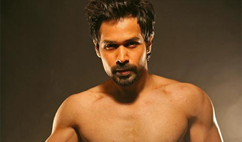 Emraan to show bare body in Ghanchakkar