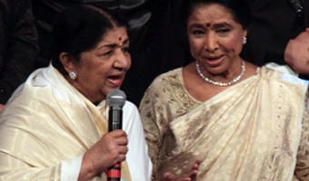Lata Mangeshkar felicitates sister Asha