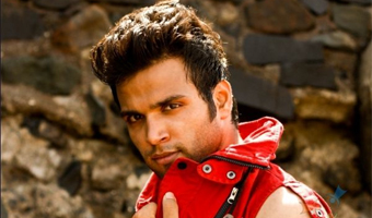 Hosting is stressbuster for me: Rithvik Dhanjani