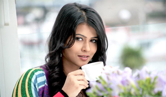 Sharmila happy to take comedy lessons from co star 