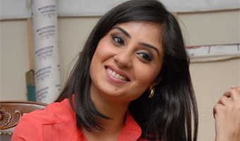 Bhanusree Mehra in Antha Nee Mayalone