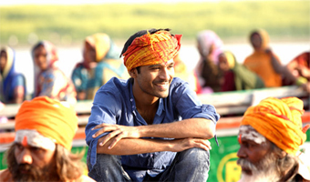 Dhanush enjoys Raanjhanaa dubbing