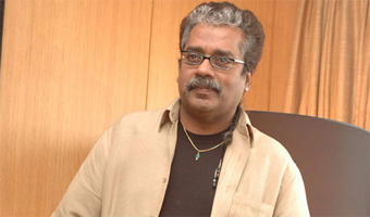 Hariharan honoured with Lata Mangeshkar award 