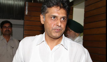 Manish Tewari hands over Phalke award to Pran